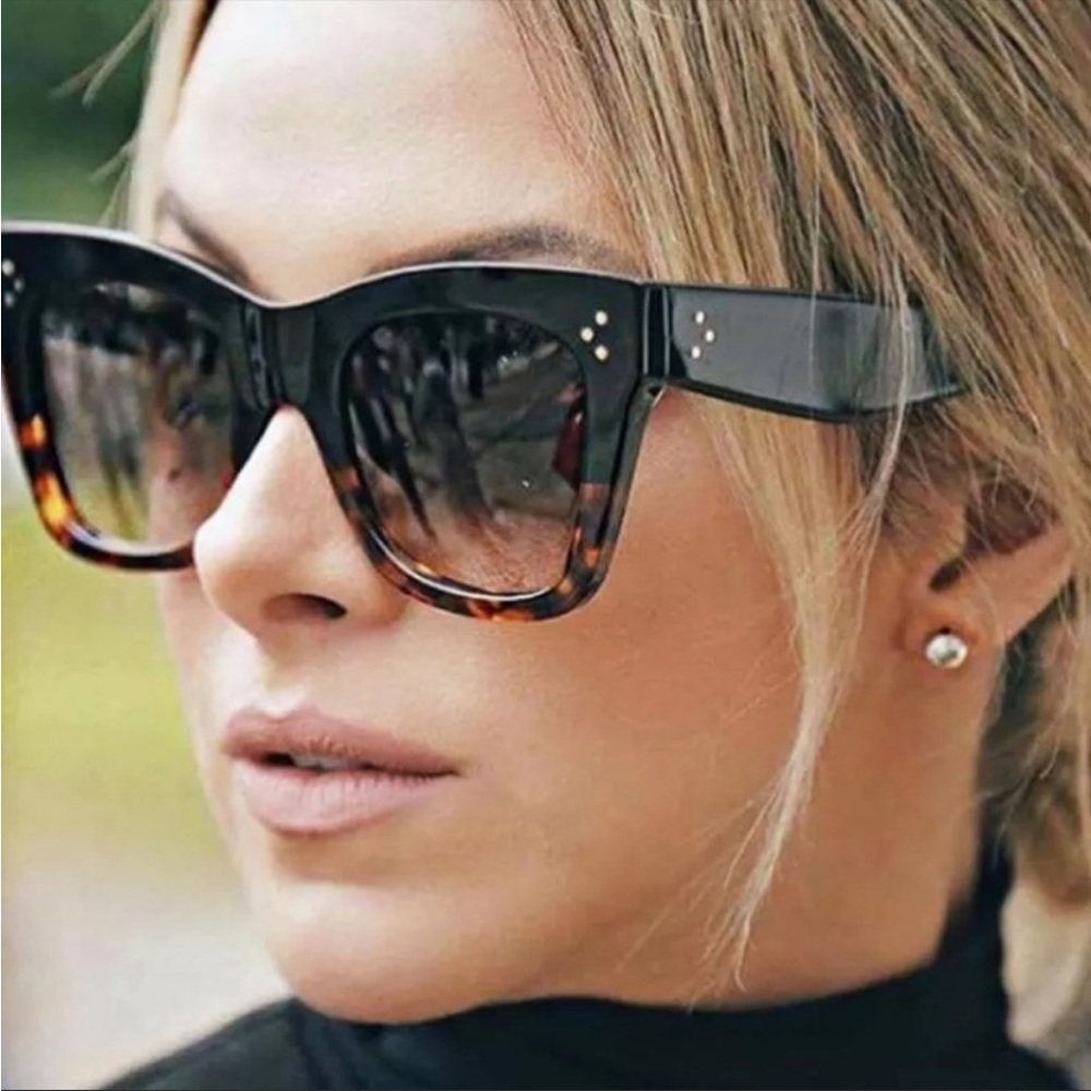 - Back in Stock!! Celine-Style Tortoise Sunnies *NEW*
